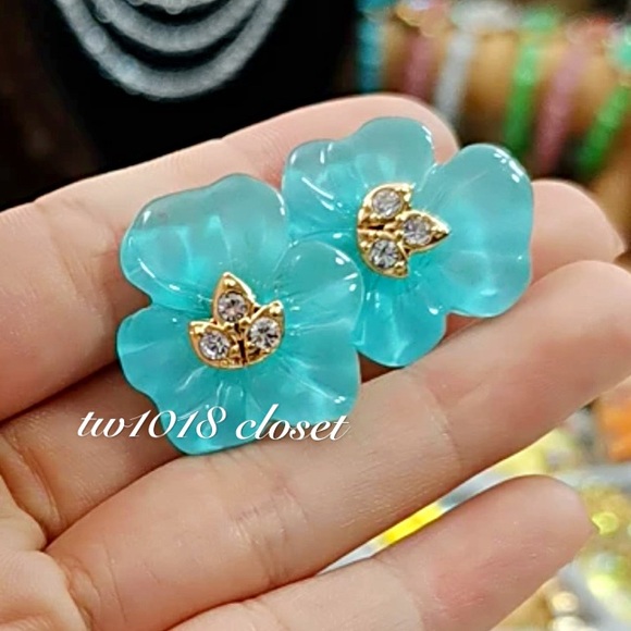 Alexis Bittar Pansy Lucite Petite Post Earring - Picture 2 of 5